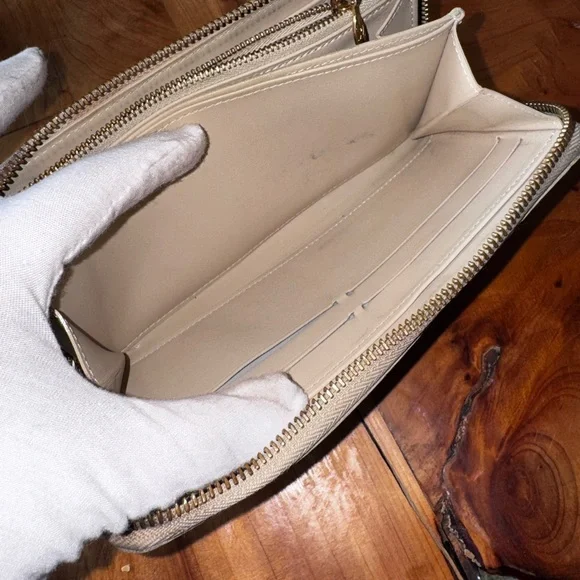 Louis Vuitton monogram, patent leather vintage zippy wallet with unbranded chain - Picture 10 of 17